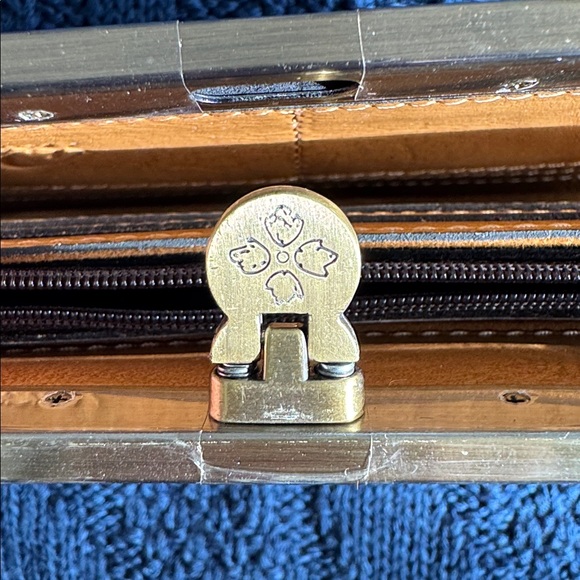 Patricia Nash Biscuit Tooled Floral Leather Wallet with Silver Frame - Picture 3 of 10